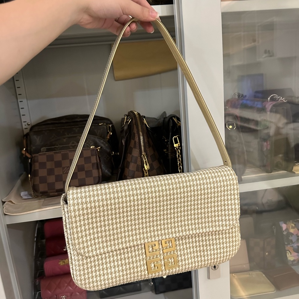 ❌SOLD❌ Givenchy Reversible Shoulderbag